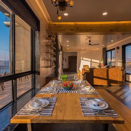 Eyes On The Lake By Stayvista - A Hillside Villa With A Captivating View Of The River Pune Luaran gambar