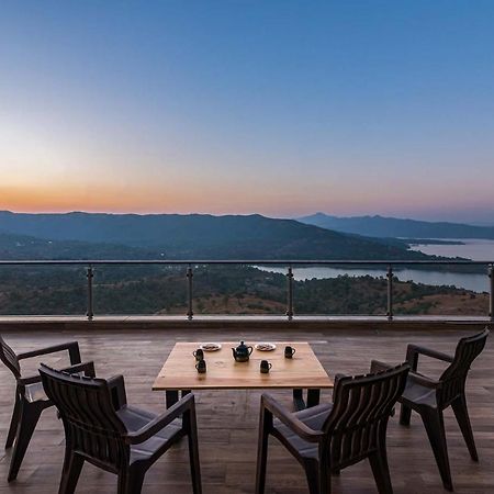Eyes On The Lake By Stayvista - A Hillside Villa With A Captivating View Of The River Pune Luaran gambar