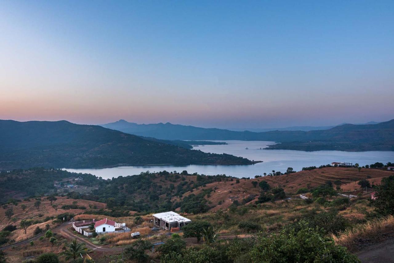 Eyes On The Lake By Stayvista - A Hillside Villa With A Captivating View Of The River Pune Luaran gambar
